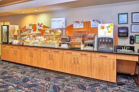 Holiday Inn Express & Suites El Paso Airport By IHG