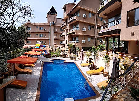 La Sunila Suites