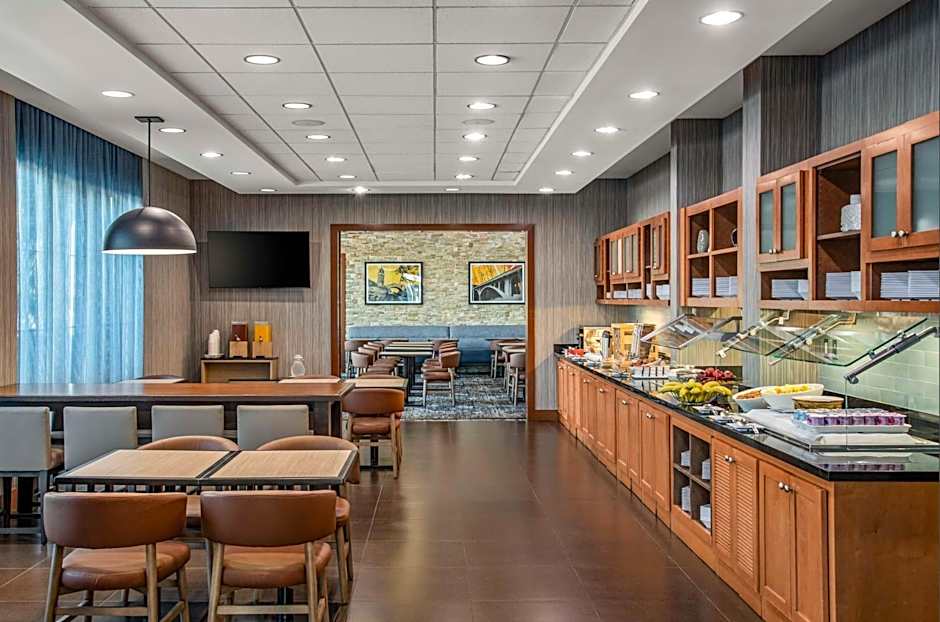 Hyatt Place Riverside Downtown