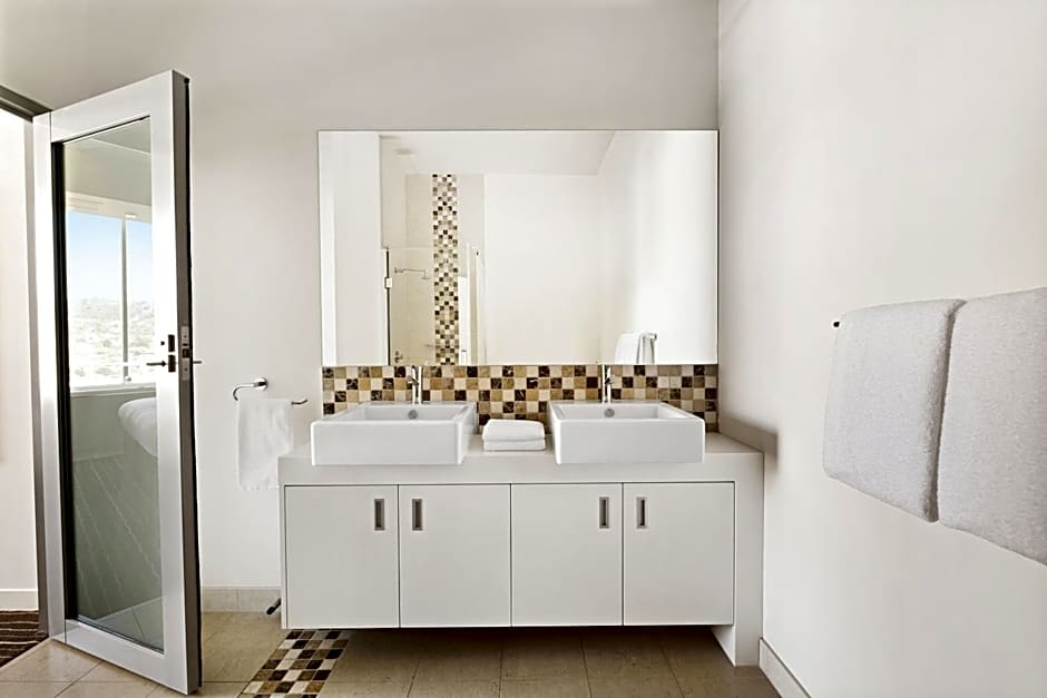 Mantra Charles Hotel Launceston