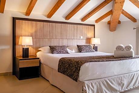 Deluxe Two-Bedroom Apartment - Garden Side