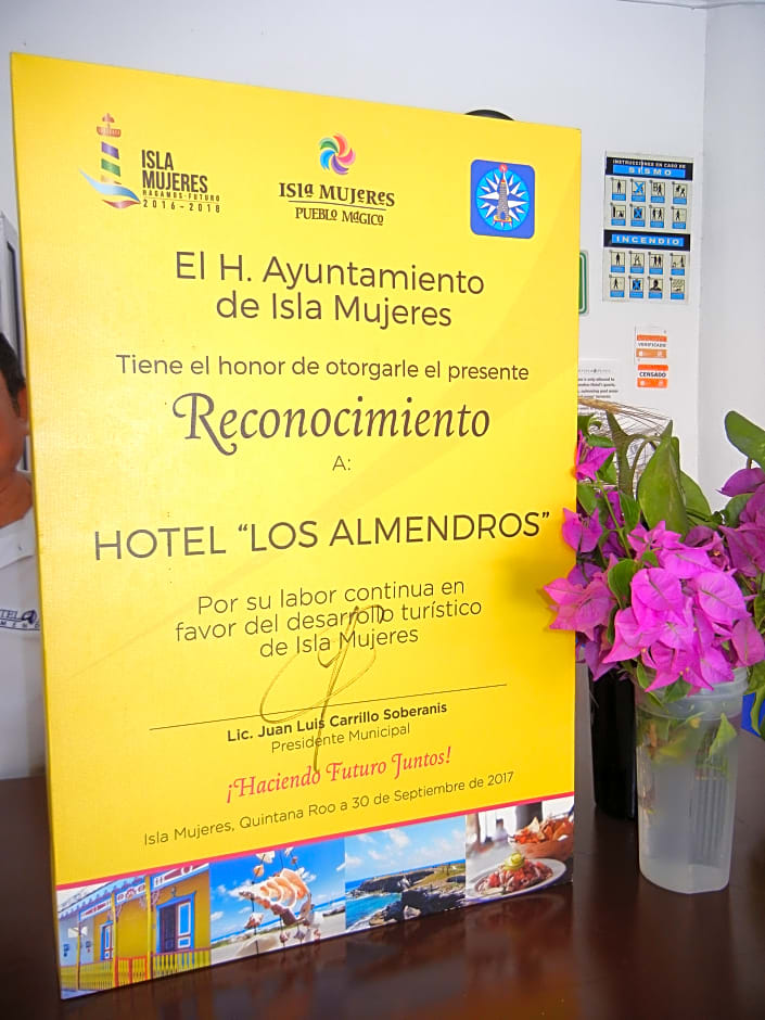 Hotel Plaza Almendros