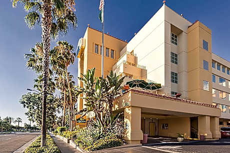 La Quinta Inn & Suites by Wyndham Anaheim Disneyland