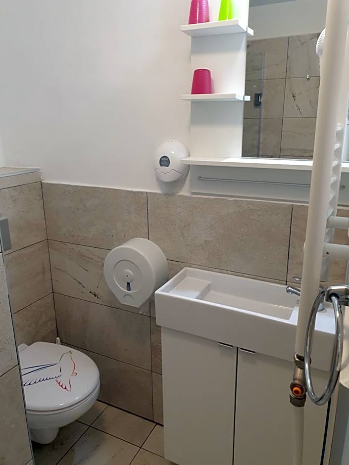 Amber Gardenview Studios Downtown