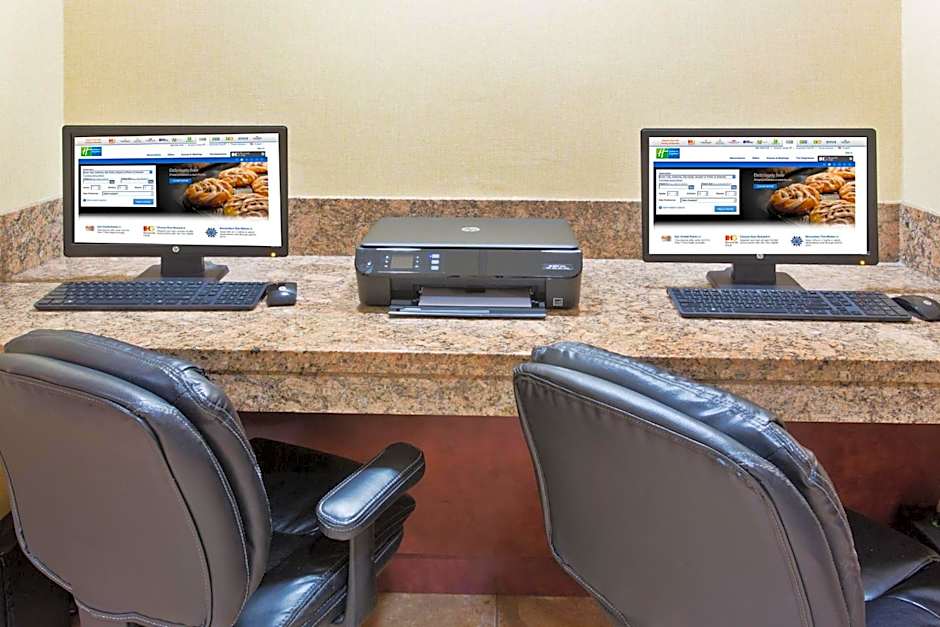 Holiday Inn Express Hotel & Suites Portland - Jantzen Beach By IHG