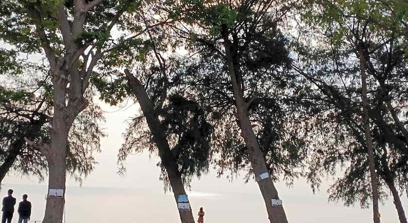 Beachfront Hotel Cha Am