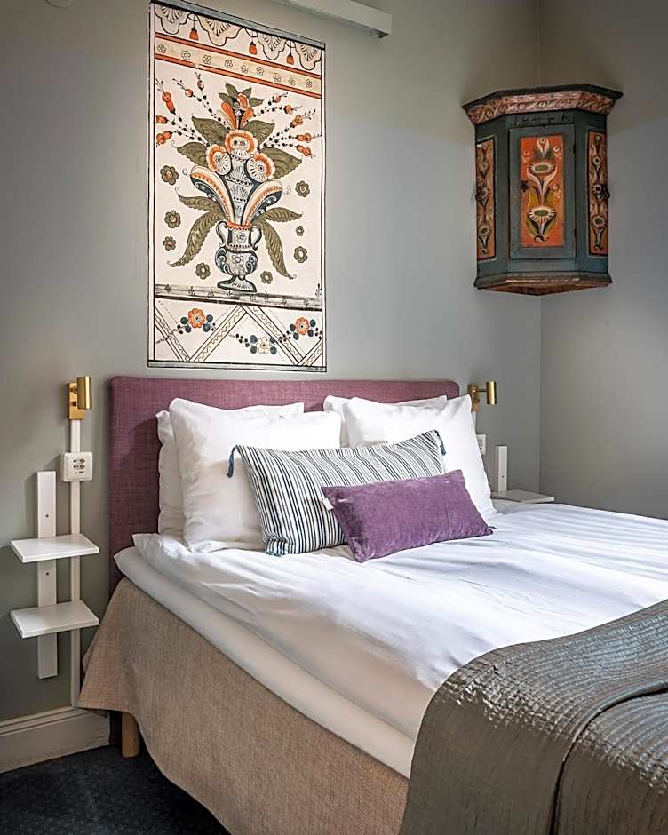 Collector's Lady Hamilton Hotel