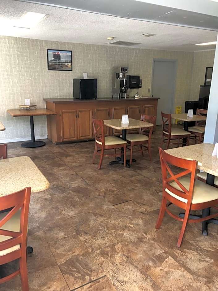 Red Carpet Inn - Louisville