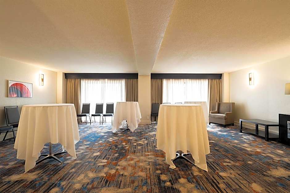 DoubleTree By Hilton Houston Hobby Airport