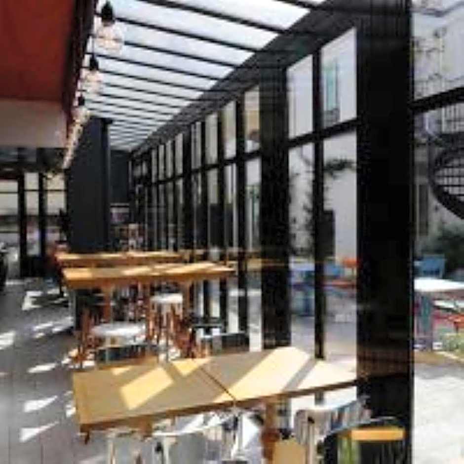 The 3 Ducks Eiffel Tower by Hiphophostels