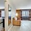 Orangewood Inn & Suites Kansas City Airport