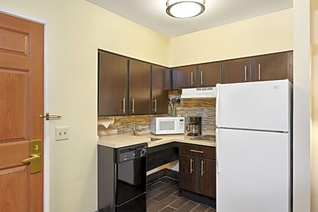 Queen Studio Suite - Mobility Access Tub/Non-Smoking