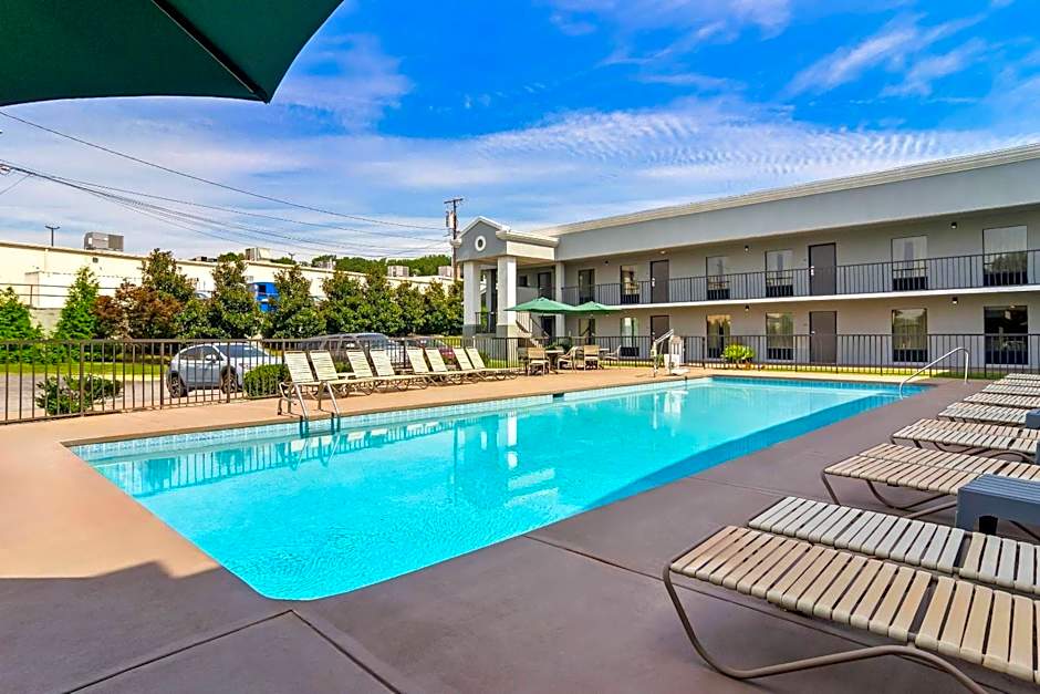 Quality Inn & Suites Greenville - Haywood Mall