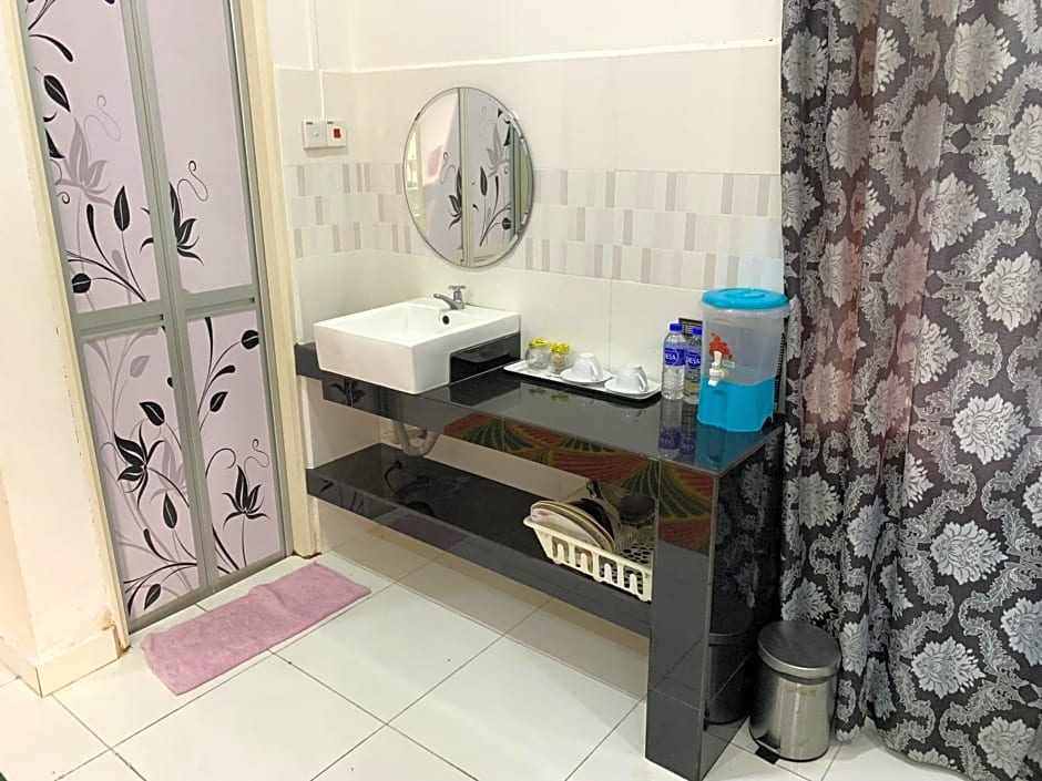 Wan Danisha Villa Inn