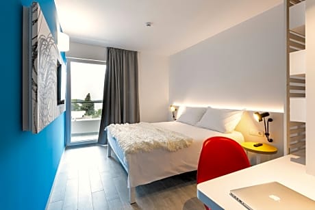 Double Room with Balcony and Park View