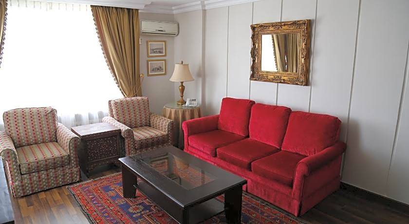 Gondola Hotel & Suites