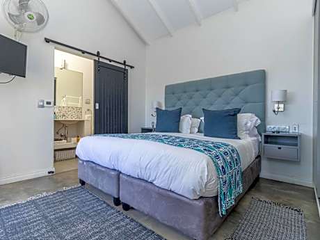 Suite with Pool View