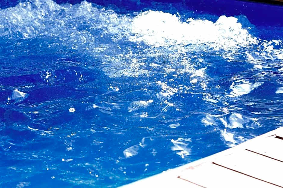 Riverside Guest Lodge