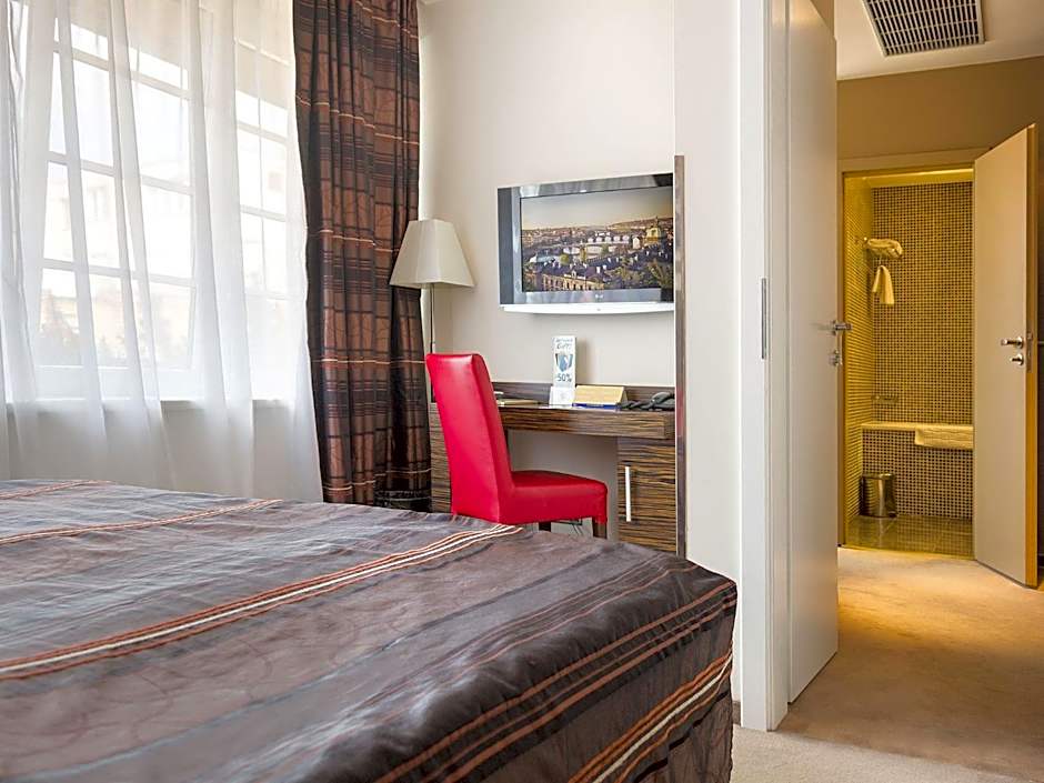 Ea Hotel Crystal Palace