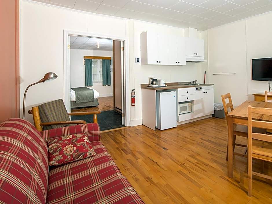 Au Pic de l'Aurore Motel-Chalets