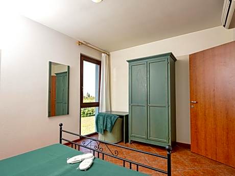 Economy One-Bedroom Apartment (3 Adults)