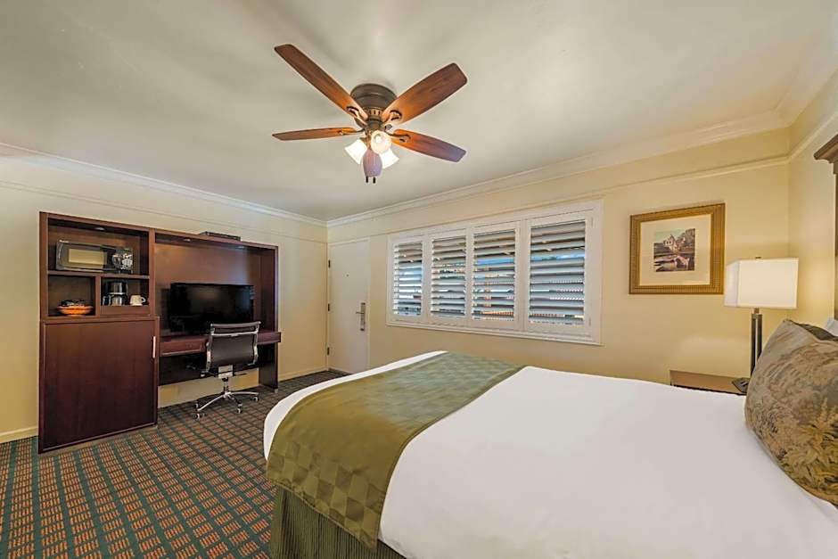 Clarion Collection Carmel Oaks Inn