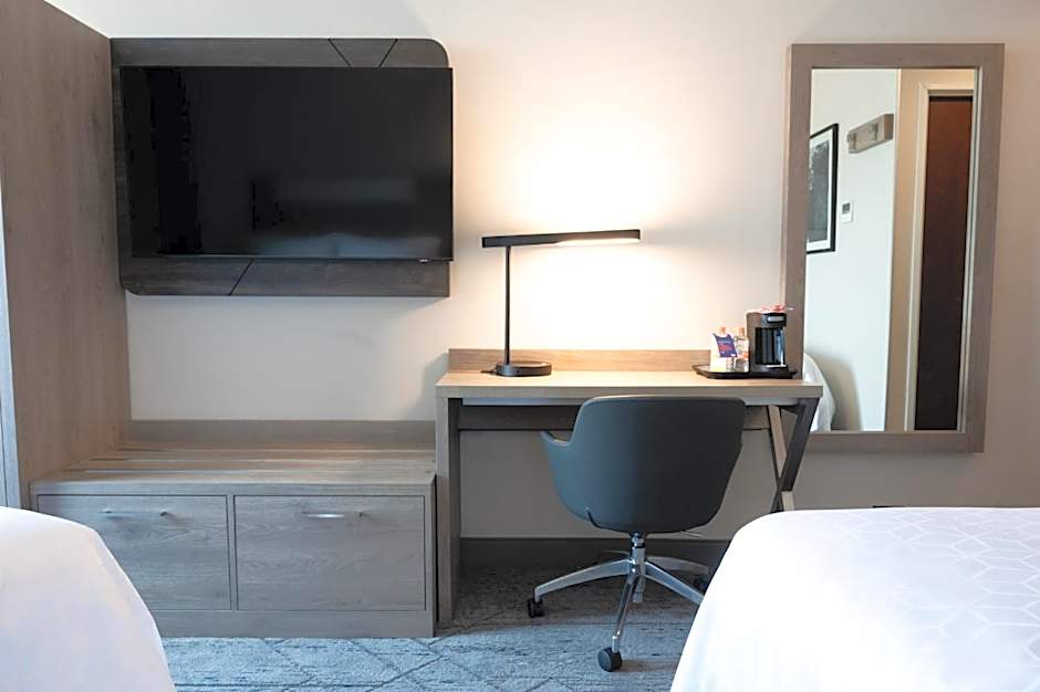 Photo 1 of 11 of Standard 2 Double Beds