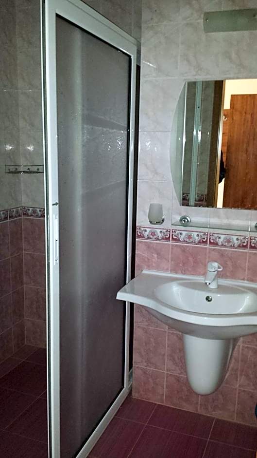 Семеен Хотел Идън