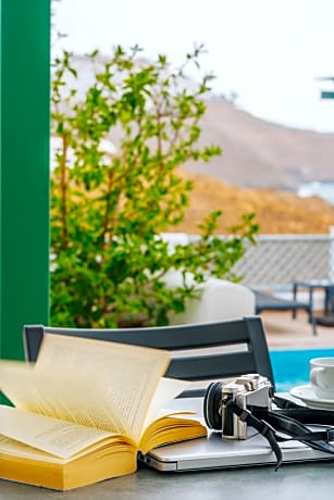 Aelia Apartments & Suites