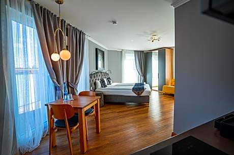 Boardinghouse City Home - Living