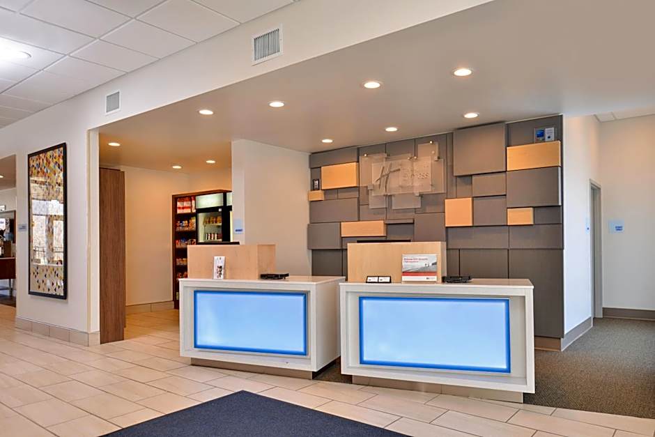 Holiday Inn Express & Suites Farmington Hills - Detroit By IHG