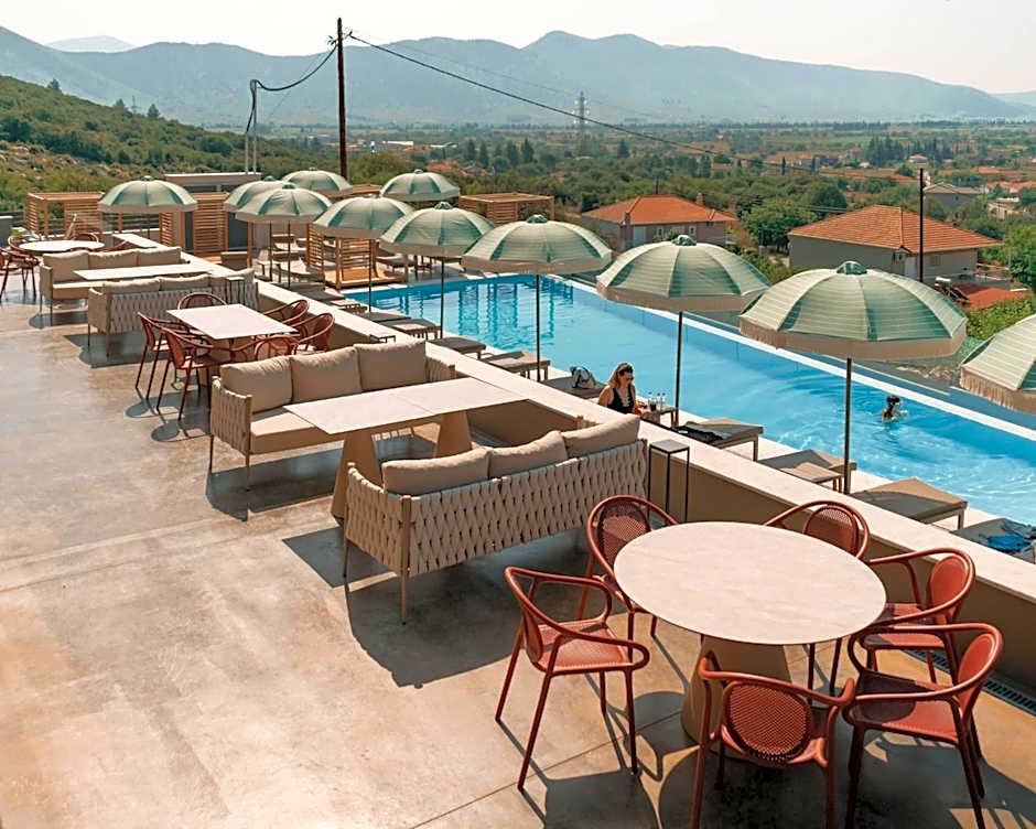 AKROTHEA suites & lounge