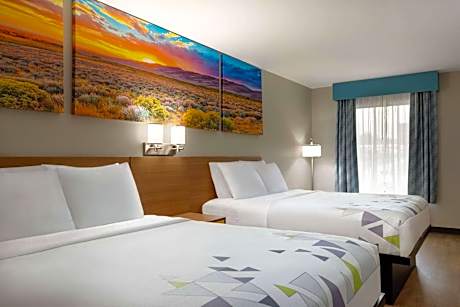 Queen Room with Two Queen Beds - Smoking
