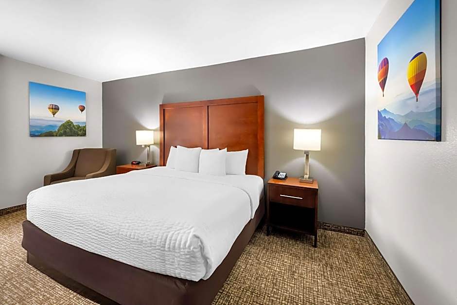 Clarion Pointe Apex - Holly Springs