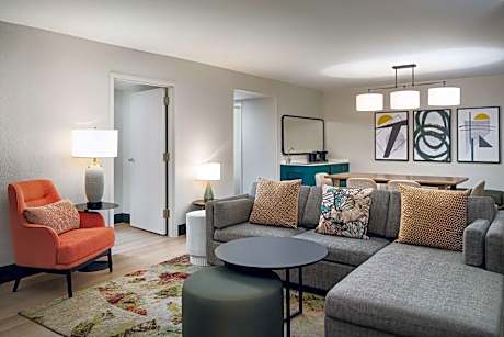 Family Suite-2 Bedroom/2 Bath-1 King/2 Dbls