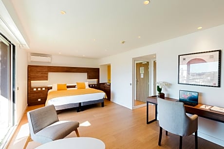Junior Suite with City View