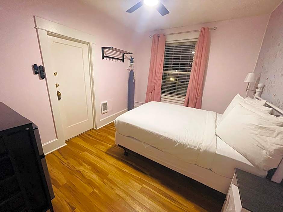 Americas Best Value Inn & Suites Royal Carriage