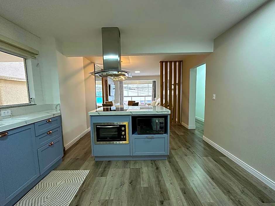 LA02- 2 Suítes +1Quarto | Jacuzzi | Churrasqueira