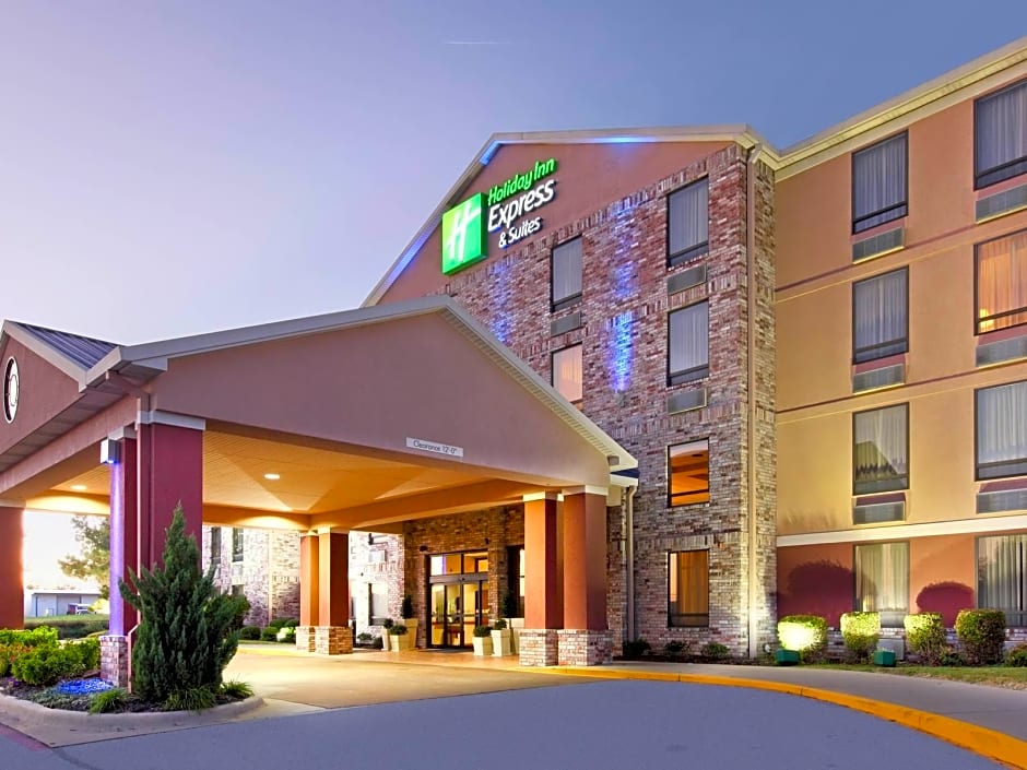 Holiday Inn Express Hotel & Suites Harrison