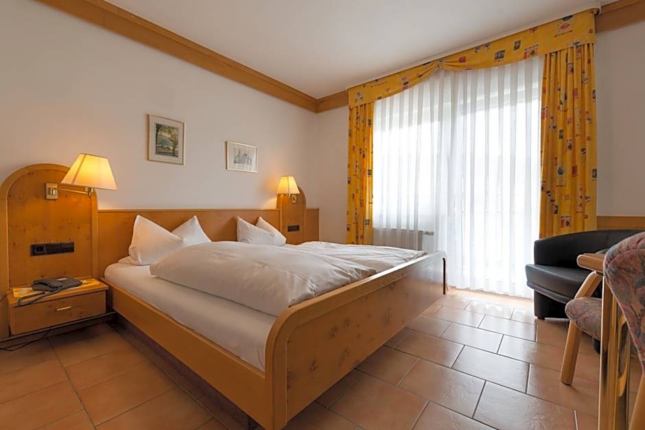Photo 1 of 4 of Deluxe