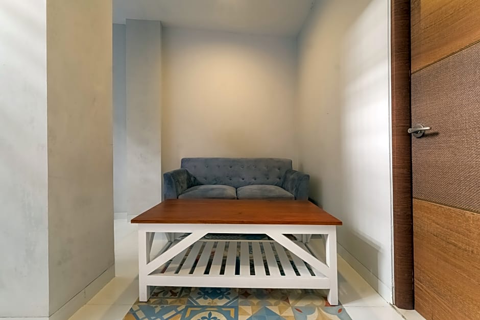 OYO 90023 Damar Kusumo Guest House