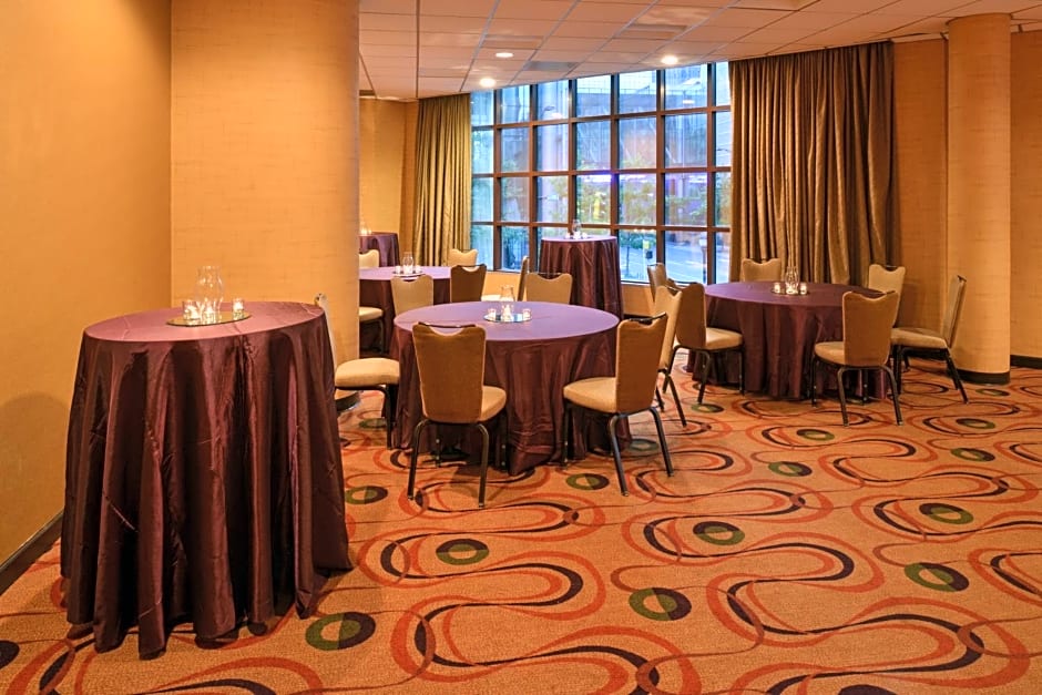 Holiday Inn Charlotte Center City, an IHG Hotel