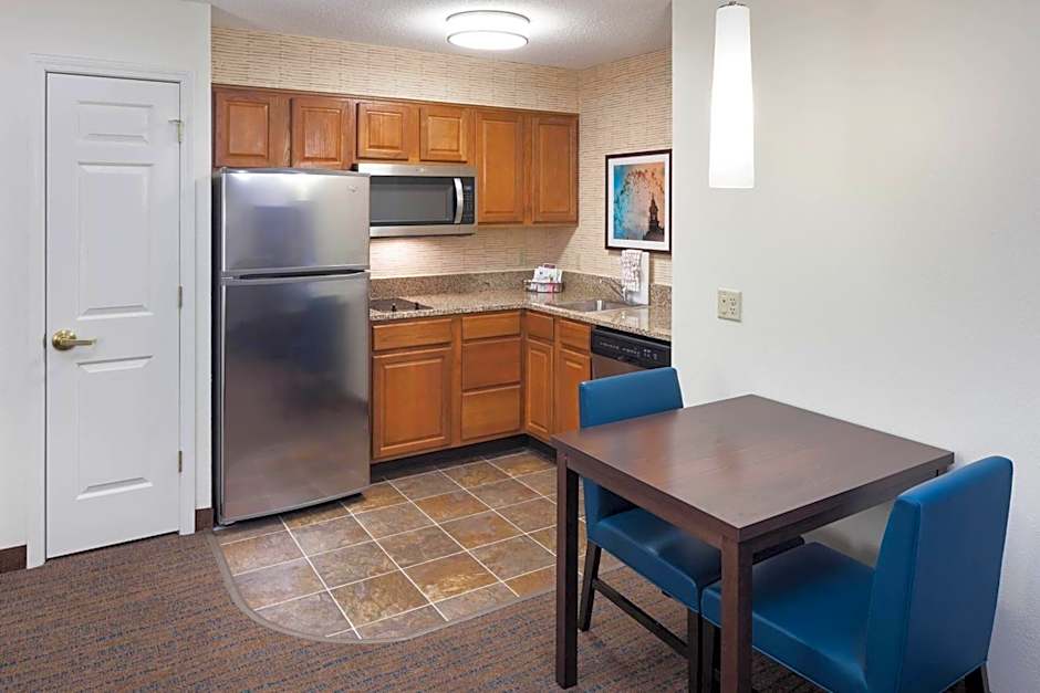 Residence Inn by Marriott Kansas City Country Club Plaza