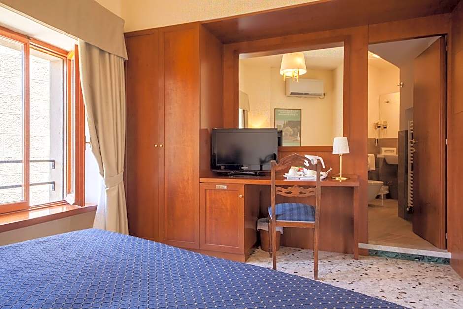 Hotel Titano