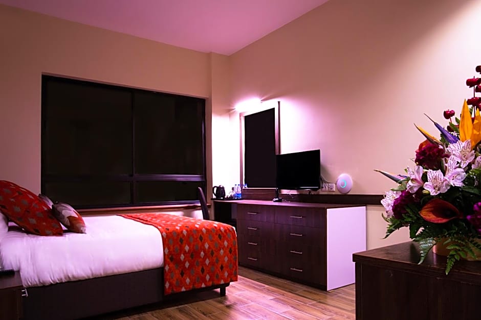 Bidwood Suite Hotel, Opposite Sarit Centre