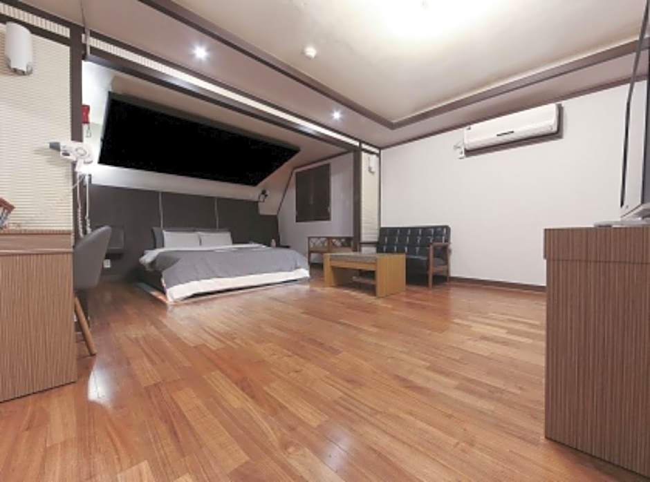 Mate Hotel