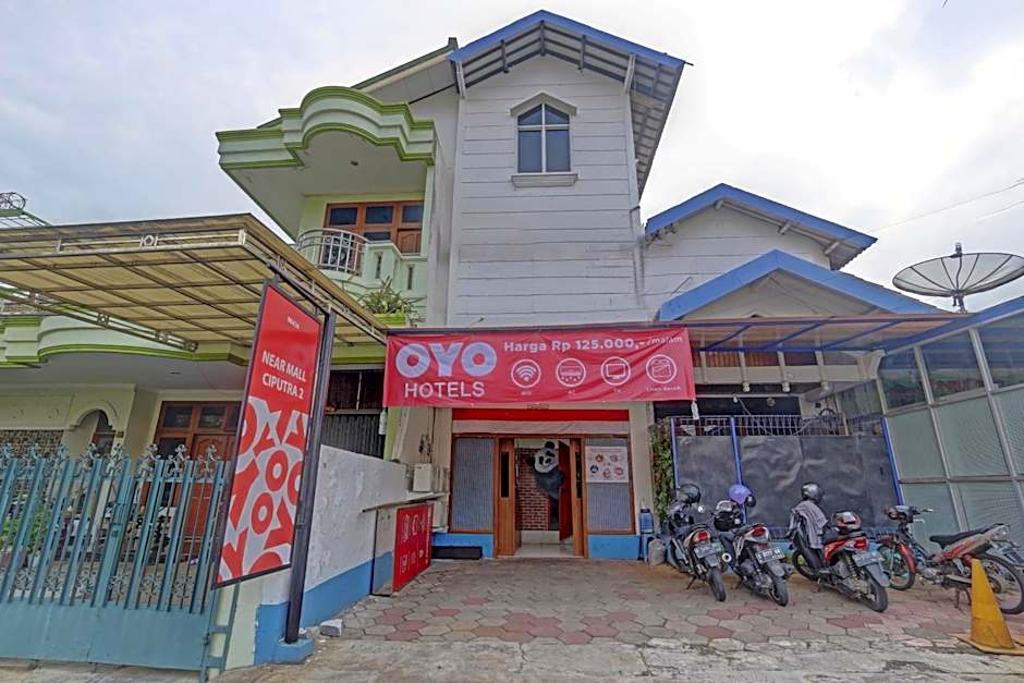 OYO 90426 Near Mall Ciputra 2