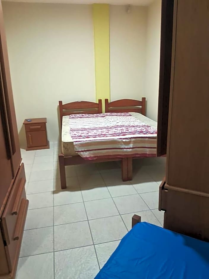 SOBRADO-BERTIOGA-Uso exclusivo para grupos de até 12 pessoas em 1 até 4 suítes