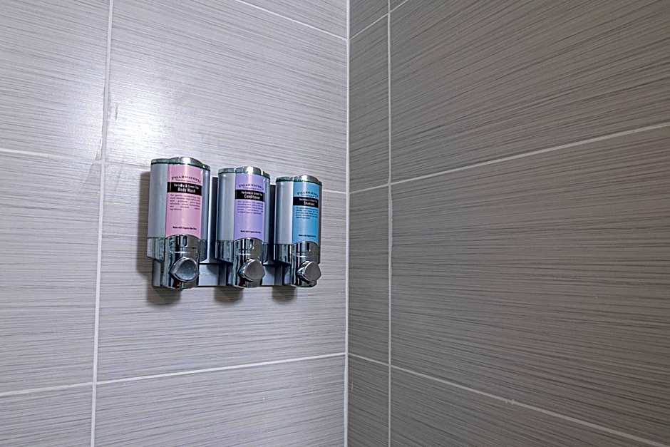 Disney 12 minutes for family, Pool and parking FREE