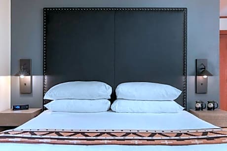 Premier River Fireside Room